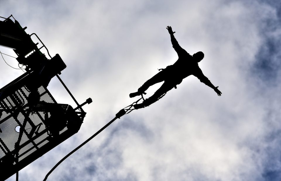 Bungee jumping a Jesolo: adrenalina pura da 60 metri